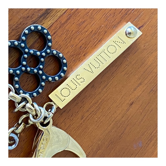 SOLD AUTHENTIC LOUIS VUITTON BIJOUX SAC TAPAGE KEY CHAIN  CHARM - Picture 5 of 9